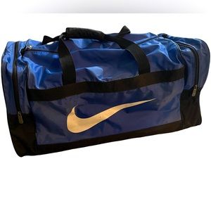 Nike Blue / Black Sport Large Duffel Gym Zip Bag with Pockets